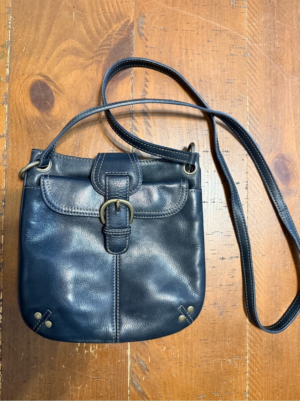 Fossil Black Leather Small Crossbody Messenger Bag # SL9592 Snap closure